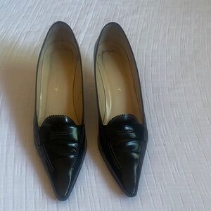 ELLEN TRACY  Black Pointed Loafers